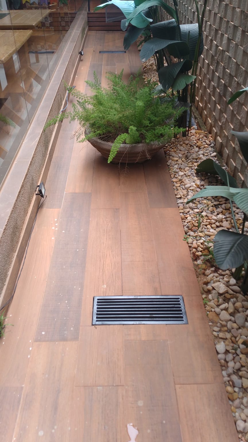 Grade de piso embutida